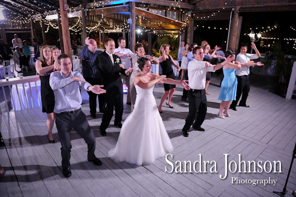 Best Lakeside wedding at Paradise Cove in Orlando, Florida - Wedding photographer - Sandra Johnson (SJFoto.com)